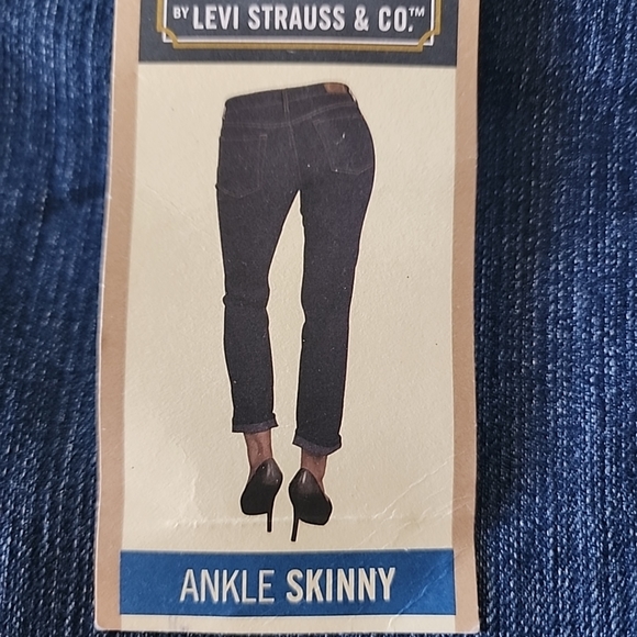 Women's Signature Levi's Strauss Mid Rise Ankle Skinny Dark Jeans Size 16 Misses - Picture 7 of 8